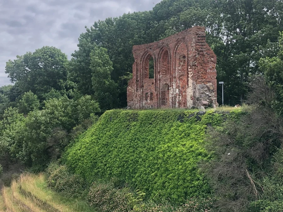 ruiny kościoła w Trzęsaczu - atrakcje Rewal