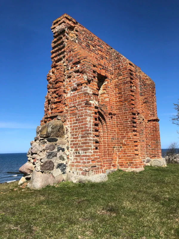 ruiny kościoła w Trzęsaczu - atrakcje Rewal