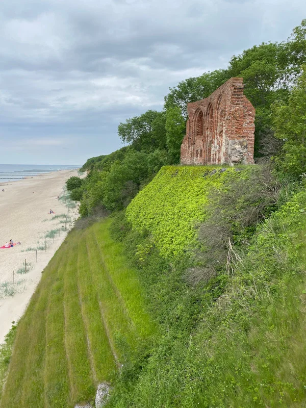 ruiny kościoła w Trzęsaczu - atrakcje Rewal